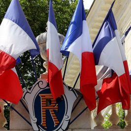 Drapeaux français. Crédit photo : Laurent Duval. Pixabay.