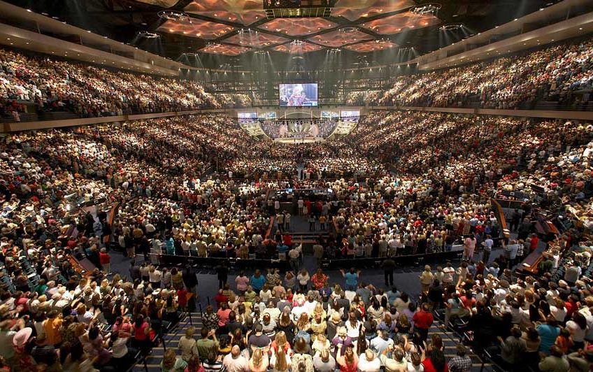 Messe évangélique. Crédit photo : ToBeDaniel. Wikipedia