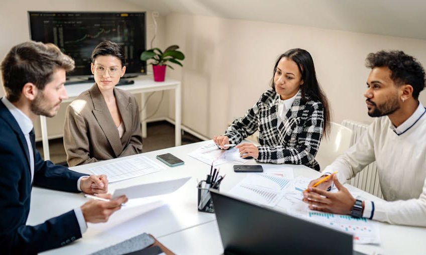 Salariés dans un bureau. Crédit photo : Yan Krukau. Pexels.